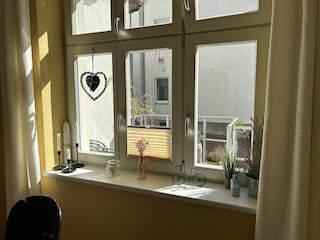Küchenfenster mit Blick zur Terrasse