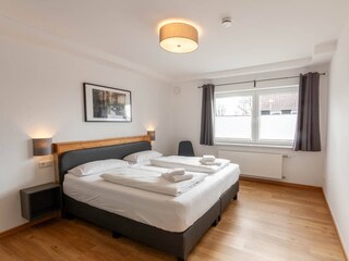 Schlafzimmer 5