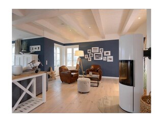 Nantucket Blue- Blick in den Wohnbereich mit Kamin