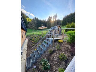 Außenansicht Richtung Sauna und Wald