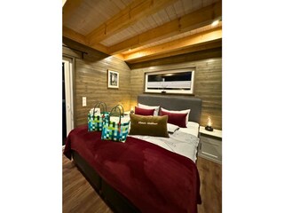 Hauptschlafzimmer mit Wellness-Taschen