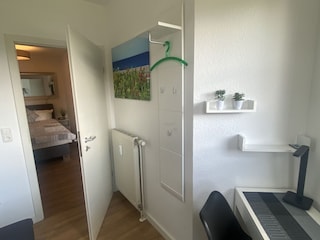 Separates SZ mit Schrank u Garderobe