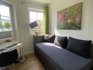 Separates Einzelschlafzimmer, Boxspringbett u Schrank