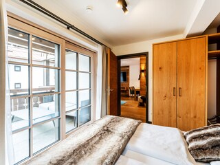 Schlafzimmer (mit Balkon)