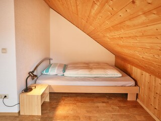 Weiteres Bett im Wohnzimmerbereich