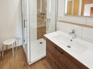 Dusche im Badezimmer