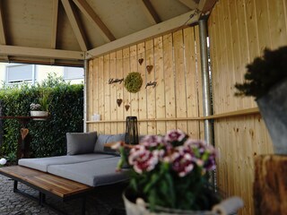 Loungesofa im Pavillion (gemeinsam genutzt)