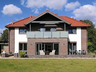 Außenansicht mit Blick auf den Balkon