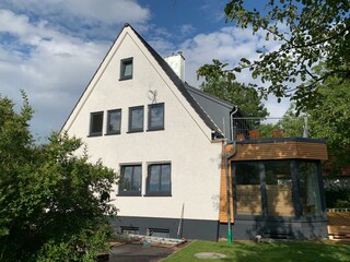 OG - Schlafzimmer, Wohnküche, Balkon von links nach re.