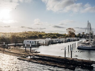 Hausboot-Idylle in unserem Hafen