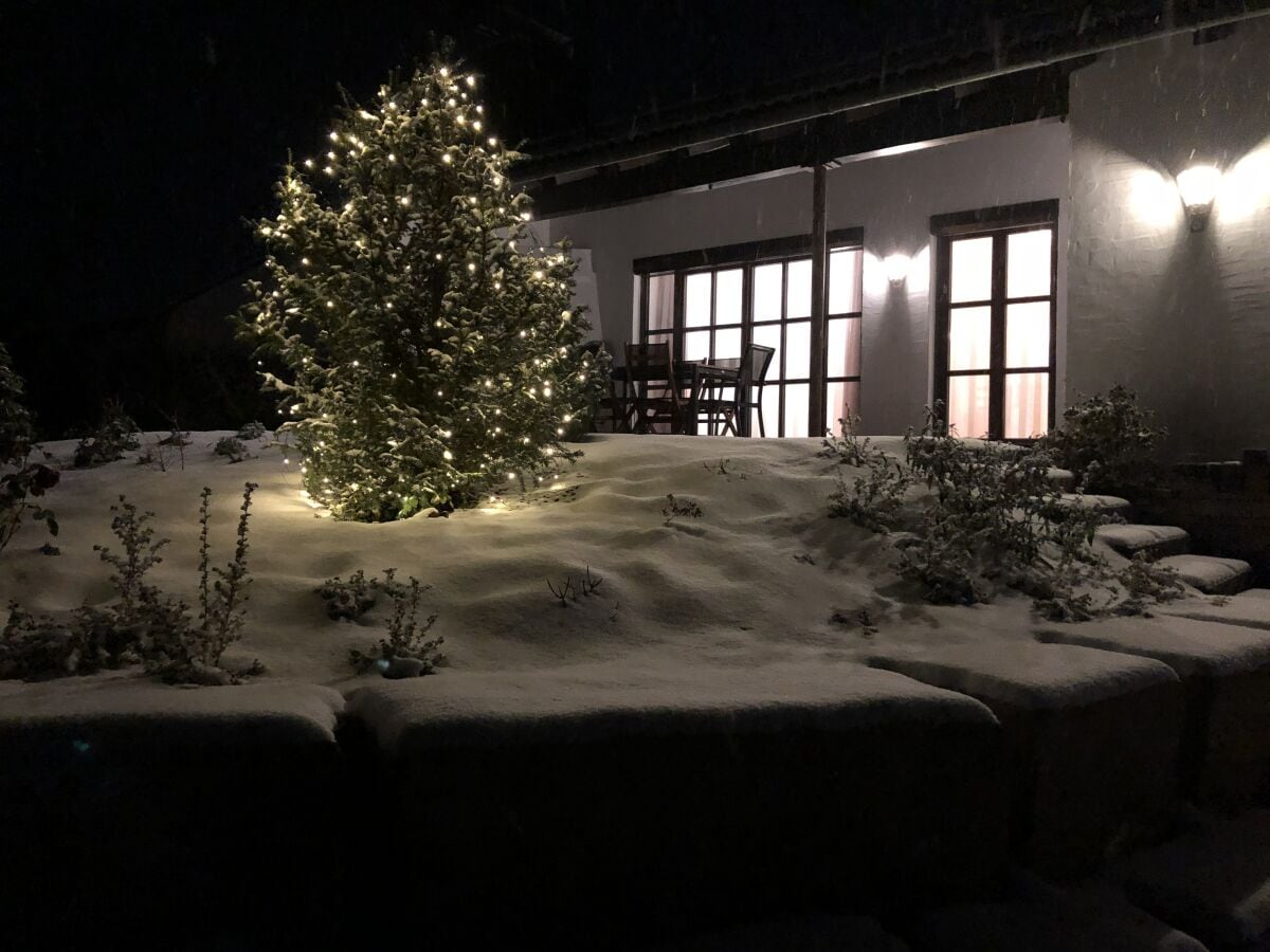 Blick auf die Terrasse im Winter