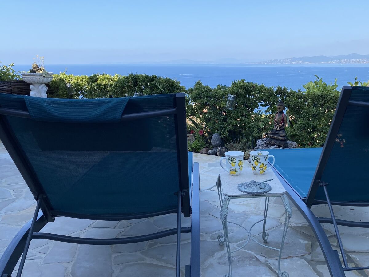 Terrasse mit Meeresblick bis nach Saint Tropez