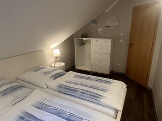 Schlafzimmer 2