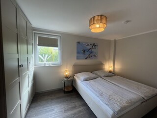 Schlafzimmer 1 mit Doppelbett 180x200 cm