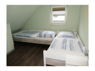 Schlafzimmer 2 mit 2 Einzelbetten 90x200