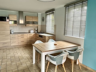 Küche und Essbereich