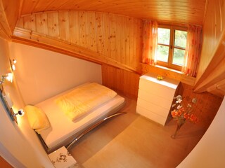 Bett 140x200, Nachtkästchen, Kommode, Schreibtisch