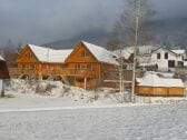 Ferienhaus Zeit, links Chalet NaturZeit