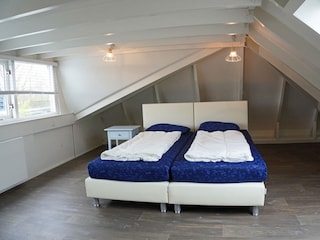 2. Schlafzimmer am Ersten Stock