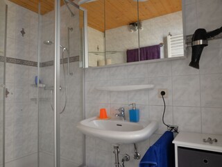 Bad mit Dusche WC