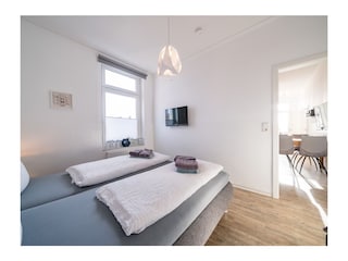 Schlafzimmer mit hochwertigem Doppel-Boxspringbett