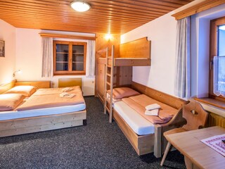 4-Bettzimmer mit Bad Obergeschoss