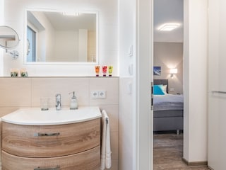 Badezimmer en Suite mit begehbarer Dusche