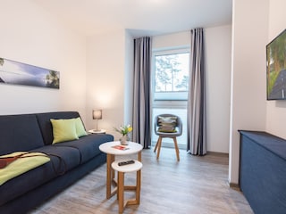 Gästezimmer mit Luxus-Schlafcouch und TV