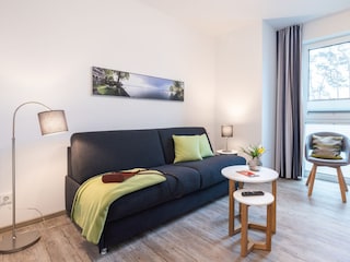 Gästezimmer mit Luxus-Schlafcouch und TV