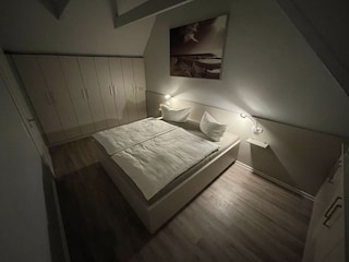 Schlafzimmer 1 ( zuschaltbare Klimaanlage )