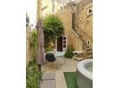 Internal Courtyard with jacuzzi