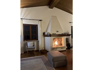Wohnzimmer mit Kamin