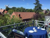 Balkon mit Blick auf die Greetsieler Zwillingsmühlen