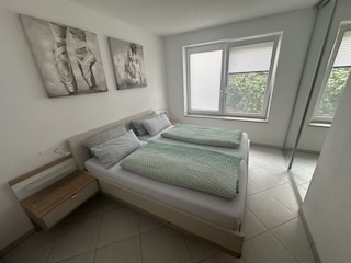 Schlafen 2 - Doppelbett mit bequemer Einstiegshöhe