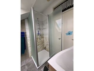 Dusche mit schönem Hintergrund