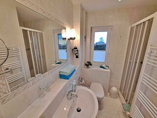 Tageslicht-Bad mit DU/WC