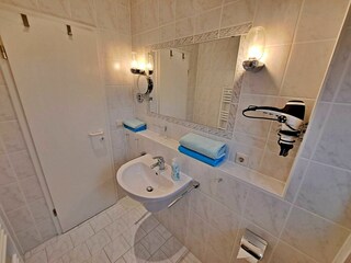 Tageslicht-Bad mit DU/WC