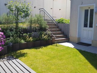 Eingangsbereich und Garten