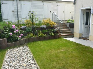 Eingangsbereich und Garten