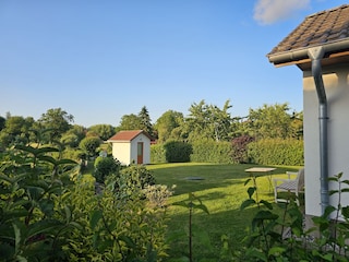 Teilblick auf das hintere Grundstück