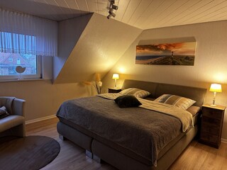 Großes Schlafzimmer