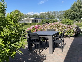 seitliche Terrasse