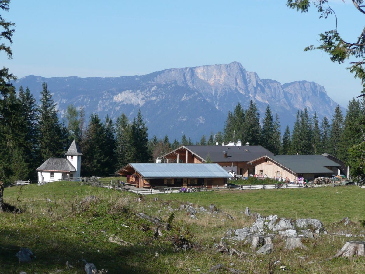 Kührointalm am Watzmann mit Blick auf den Untersberg