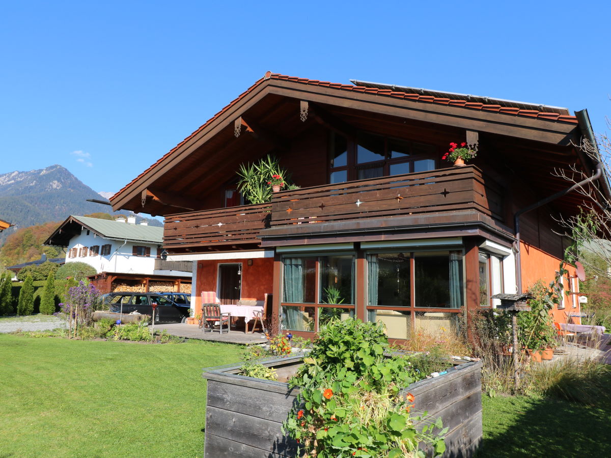 Hausbild, oben rechts Ihr großer Balkon