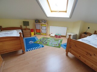 Schlafzimmer oben mit Einzelbetten