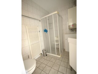 Dusche und WC unten