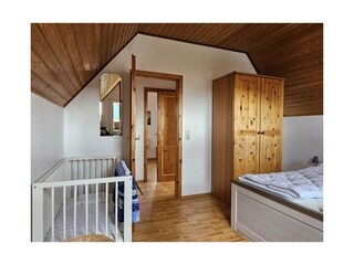 Kinderbett vorhanden