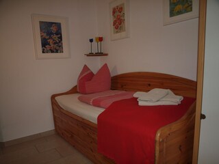 Das Schlafzimmer mit Einzelbett