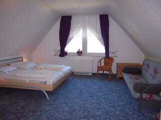 Schlafzimmer 2