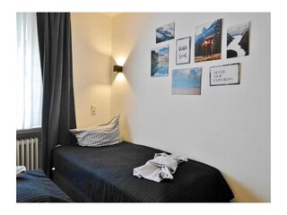 Quartier12*** - ZEIT/LIEBE - Einzelbett Schlafzimmmer1